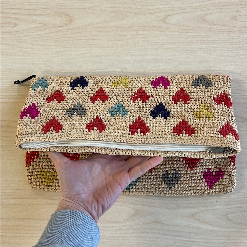 Mar Y Sol handmade in Madagascar amor heart print clutch zippered raffia pouch - Picture 6 of 7